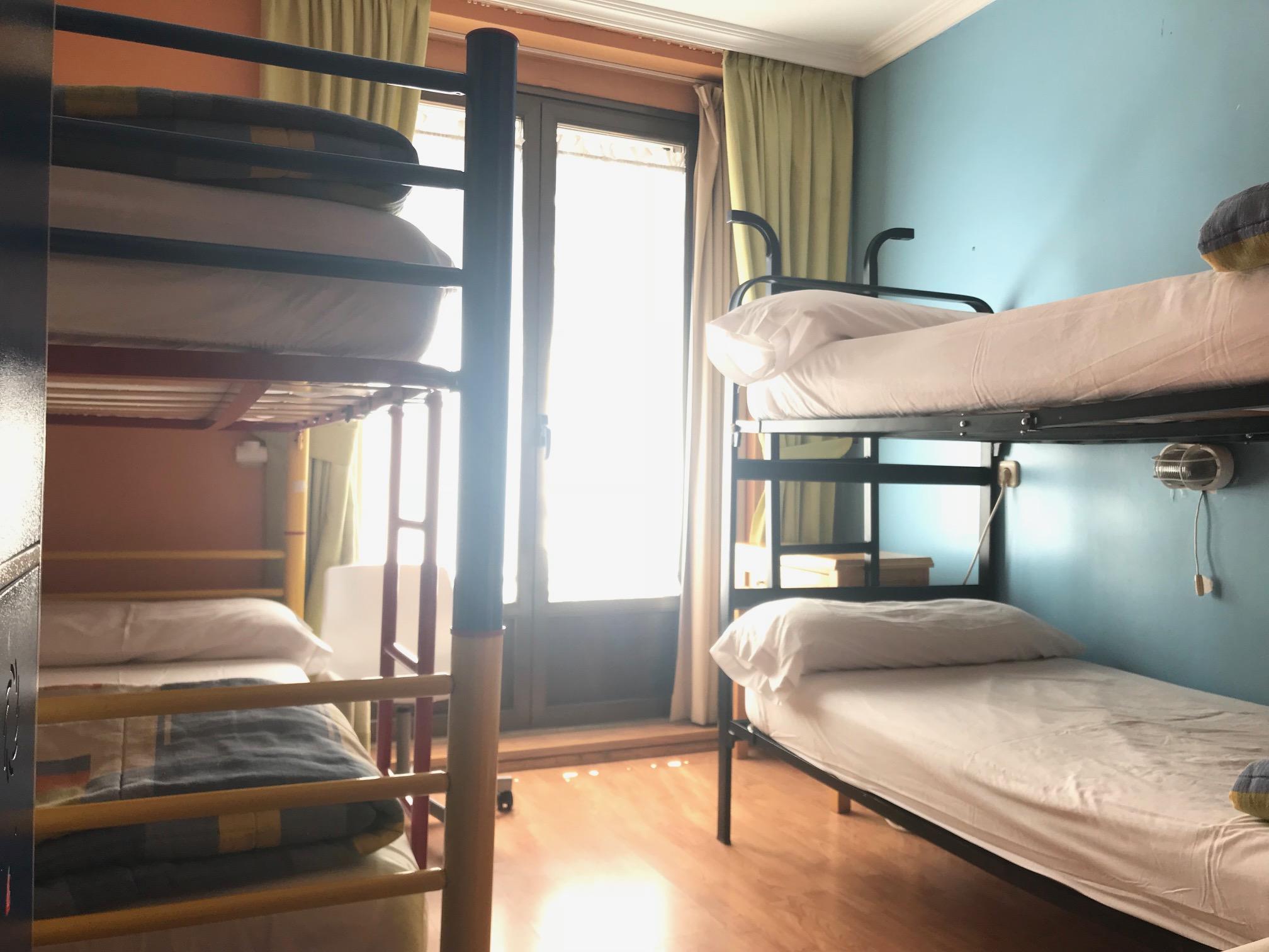 A Pousada Rc Miguel Angel Madri Exterior foto A typical hostel room