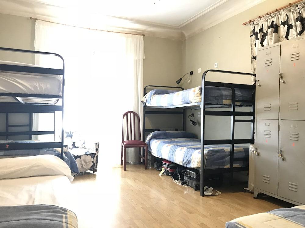 A Pousada Rc Miguel Angel Madri Exterior foto A typical dormitory room at the International House