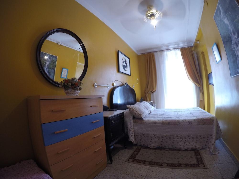 A Pousada Rc Miguel Angel Madri Exterior foto A bedroom