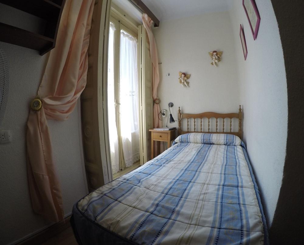 A Pousada Rc Miguel Angel Madri Exterior foto A single room in a Spanish hostel