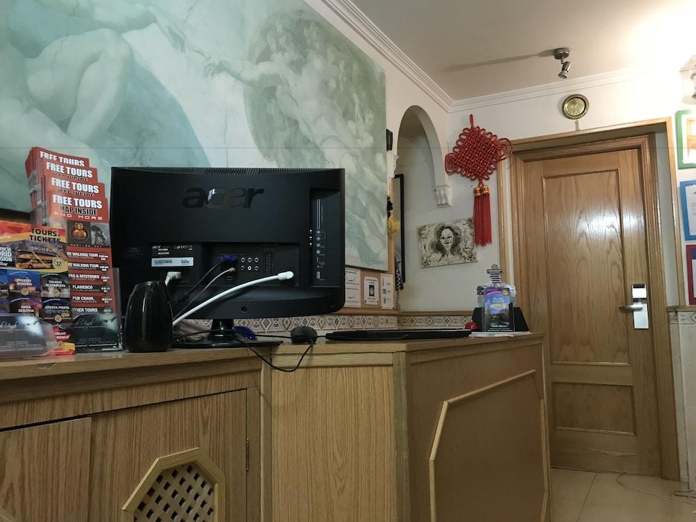 A Pousada Rc Miguel Angel Madri Exterior foto Reception desk at the hotel