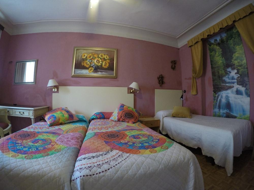 A Pousada Rc Miguel Angel Madri Exterior foto A room at the hotel
