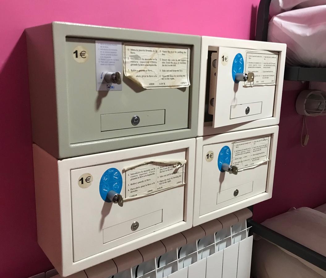 A Pousada Rc Miguel Angel Madri Exterior foto Private mailboxes in a French post office