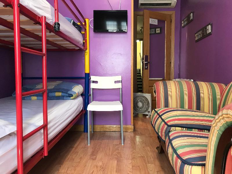 A Pousada Rc Miguel Angel Madri Exterior foto Hostel room in Madrid, Spain