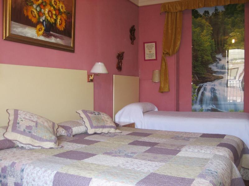 A Pousada Rc Miguel Angel Madri Exterior foto A room at the hotel